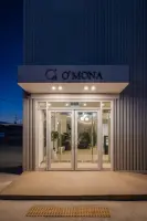 네이비 골함석이 인상적인 인더스트리얼 감성 카페 외관